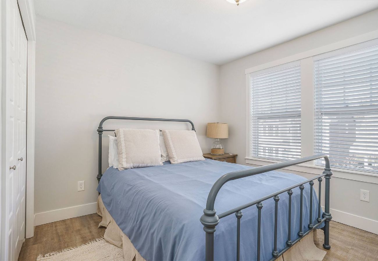 House in South Haven - Bridgewater Cottage- Close to Beach, 6 Bedrooms.