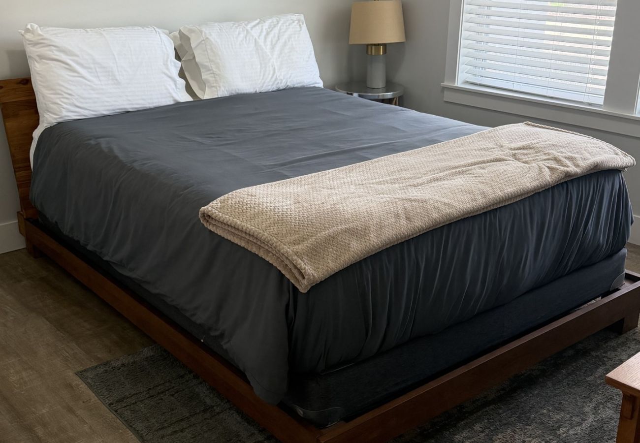 House in South Haven - Bridgewater Cottage- Close to Beach, 6 Bedrooms.