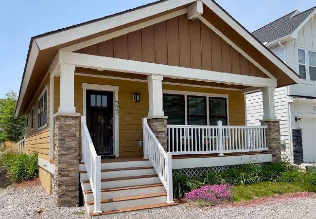 House in South Haven - Wildflower Cottage - Luxury Vacation Rental