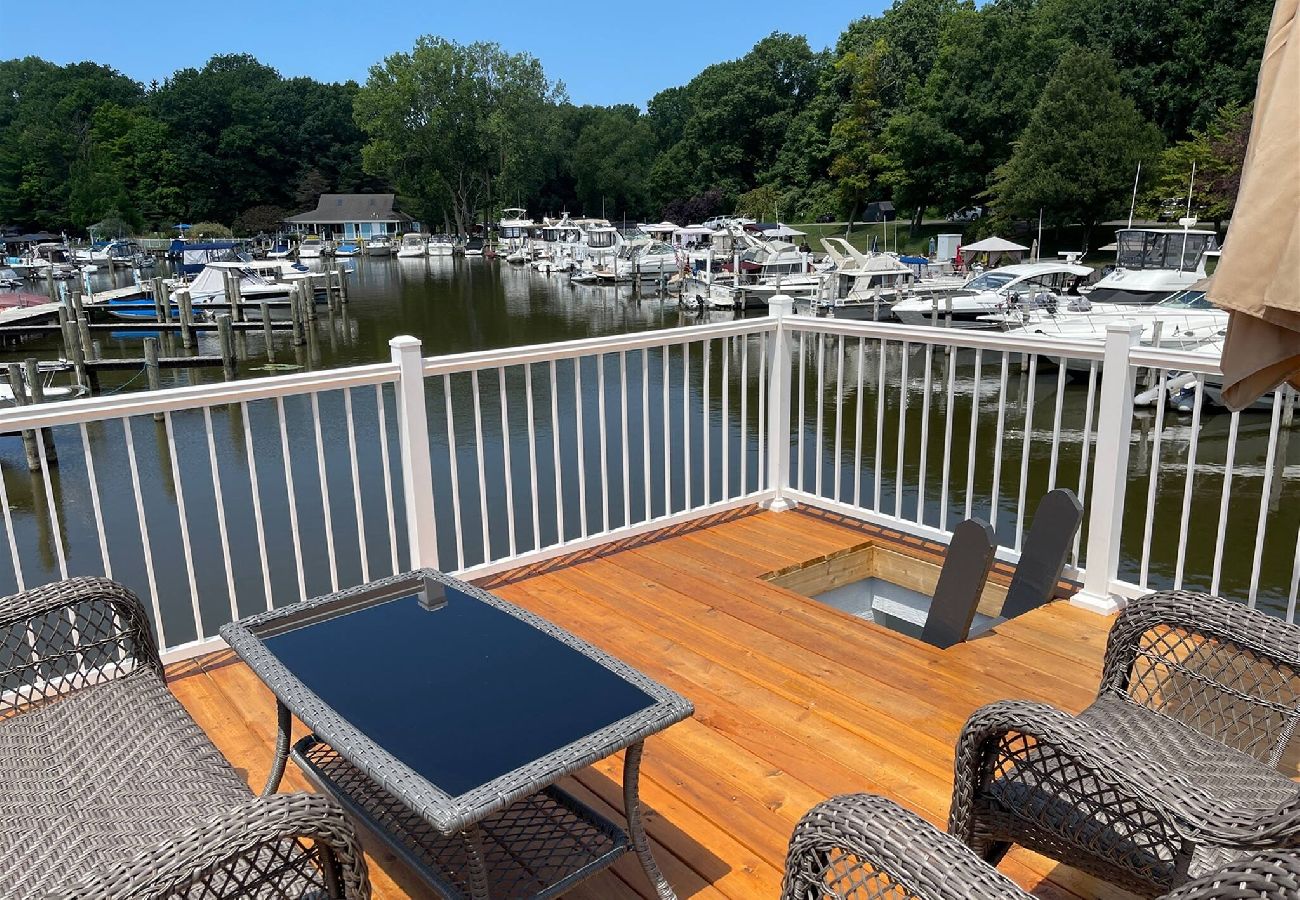 Rooftop deck at Morning Glory tiny floating cottage