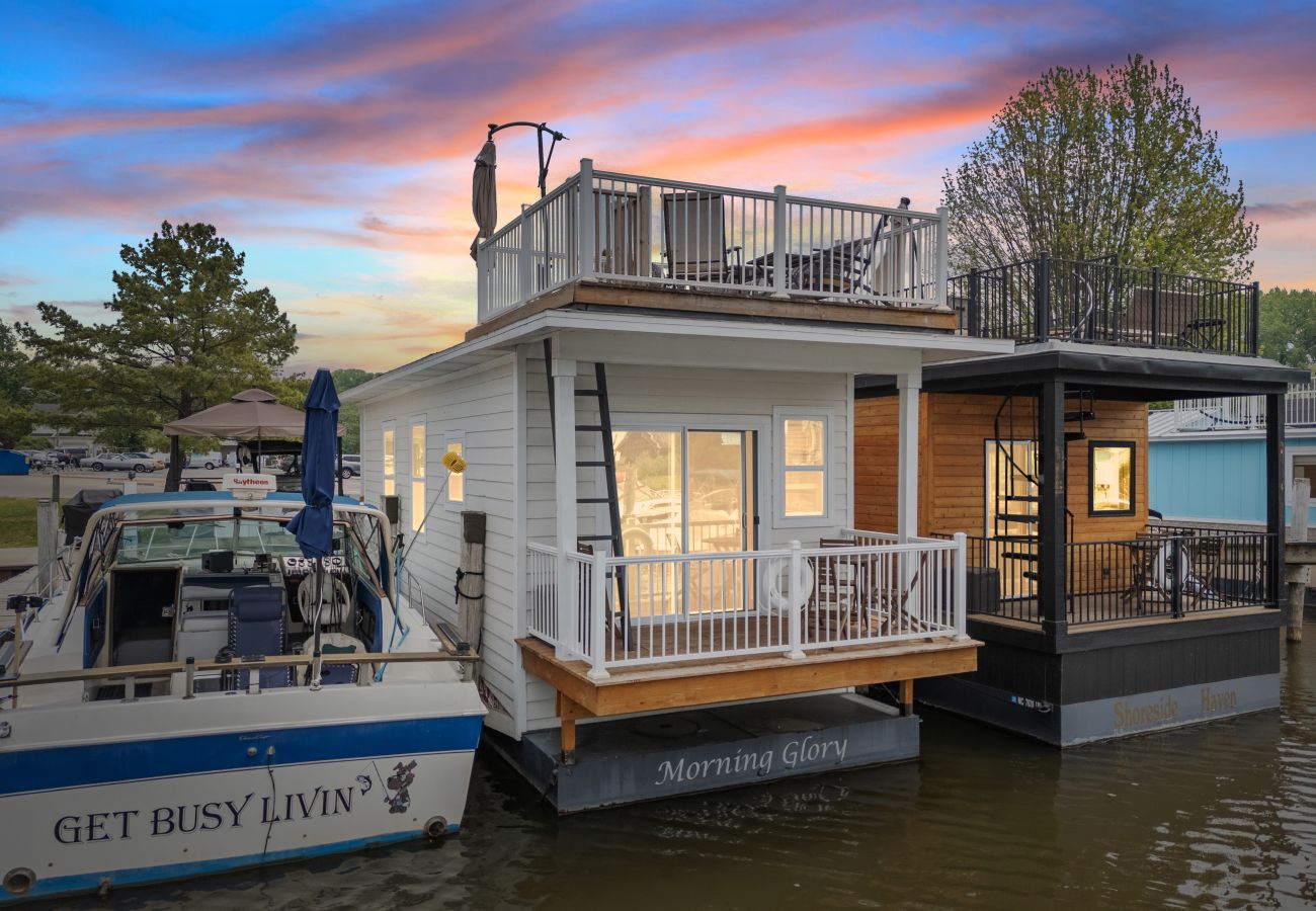 Morning Glory floating cottage with waterfront deck and rooftop lounge at Woodland Harbor marina