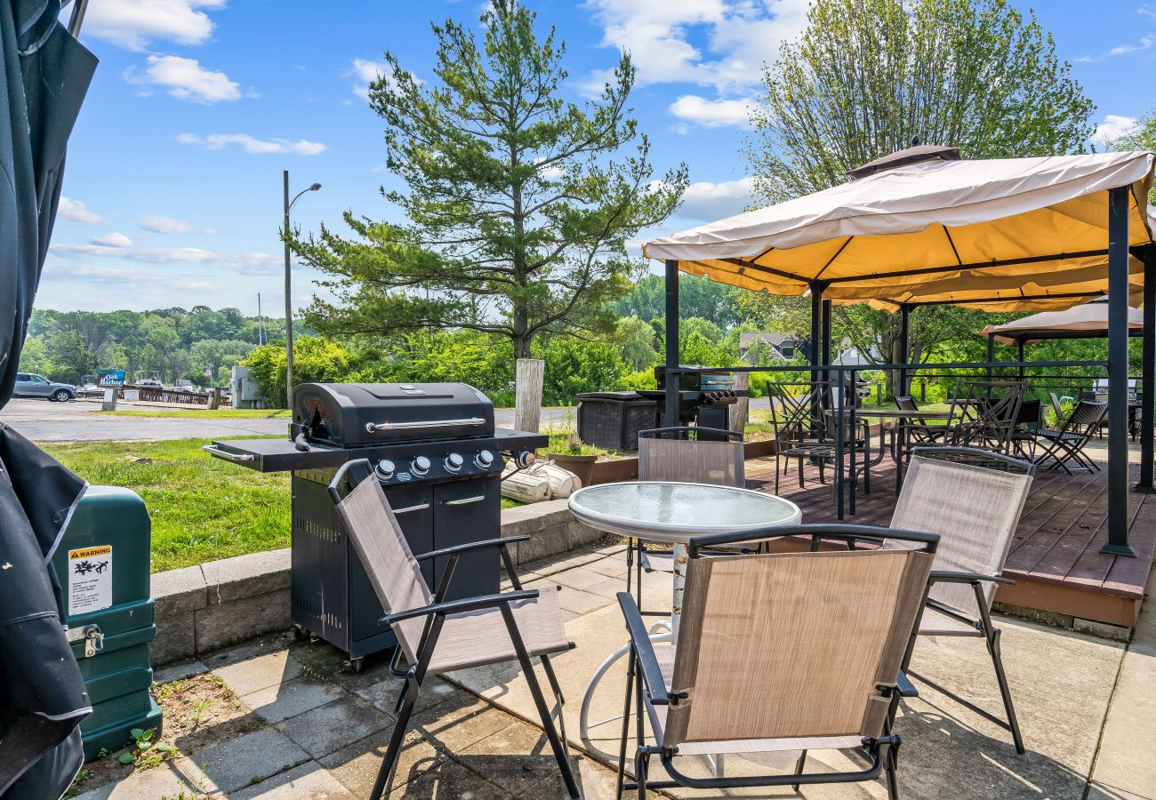Boat in South Haven - Morning Glory - Floating Cottage (TFC#3) - Resort