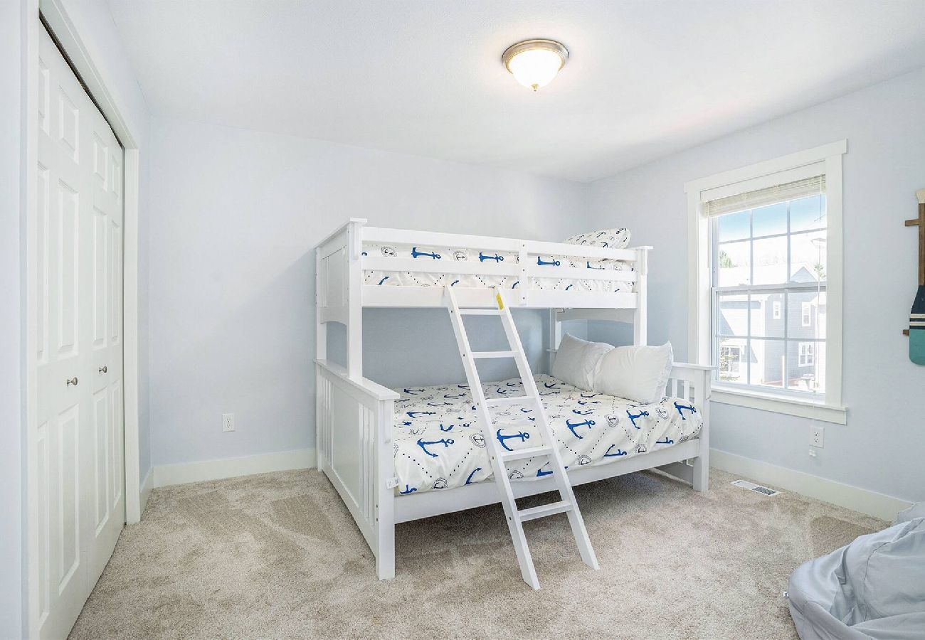 Upstairs twin over queen bunk room