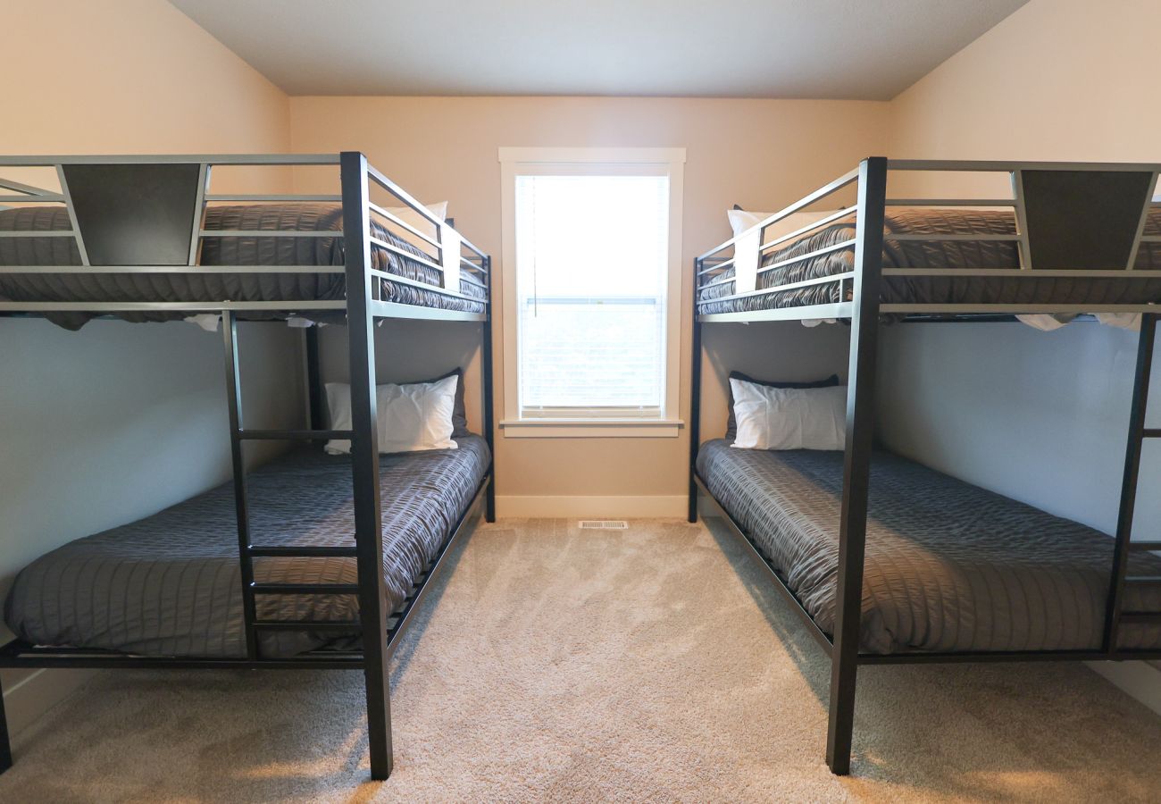 Bunk room with two twin-over-twin bunk beds at Northside Retreat