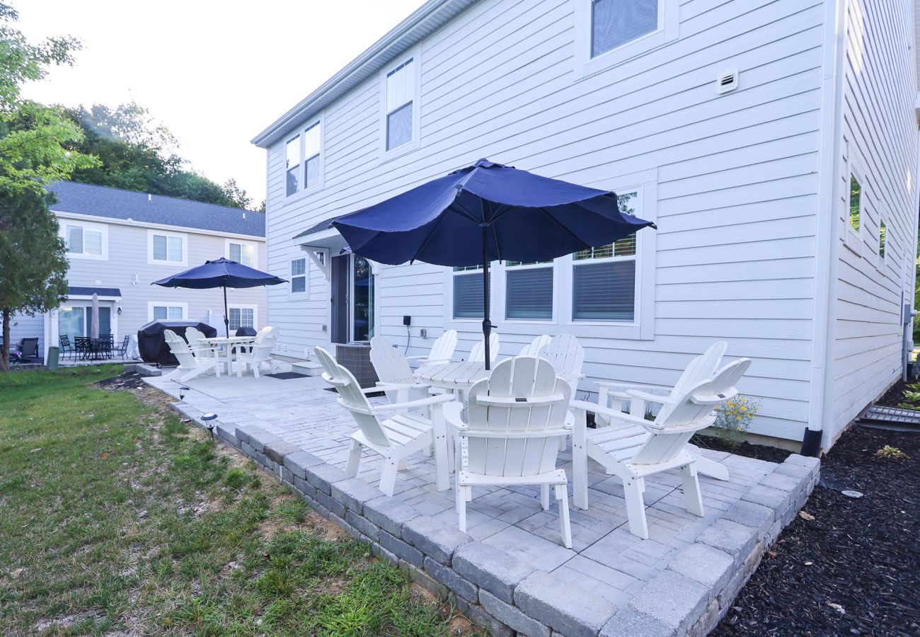 House in South Haven - Northside Retreat - 2 pools and hot tub