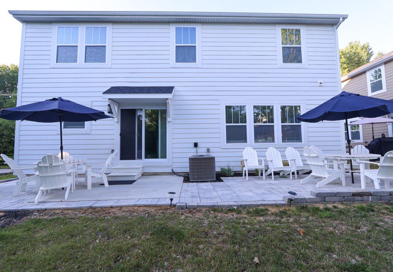 House in South Haven - Northside Retreat - 2 pools and hot tub
