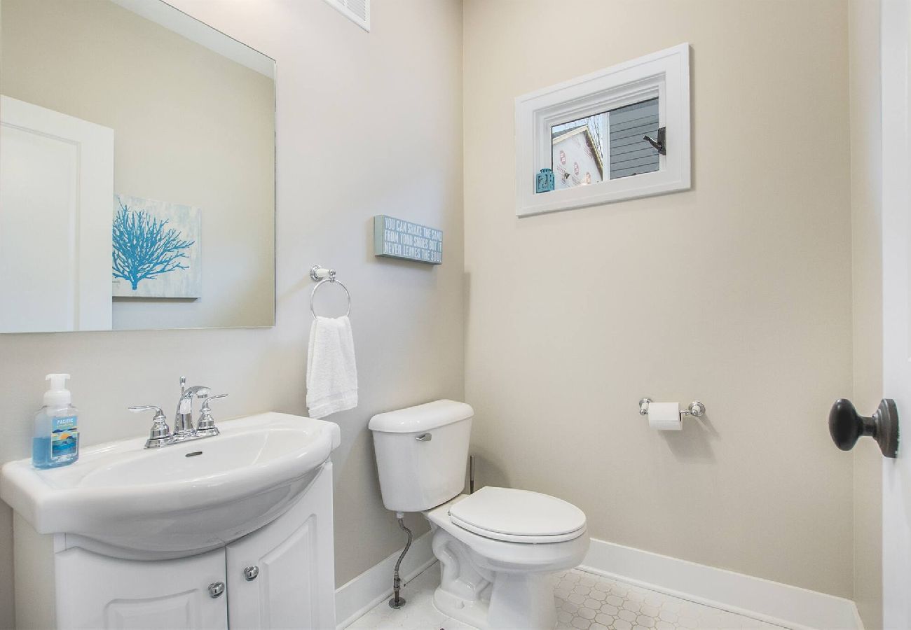 Half bath with small window