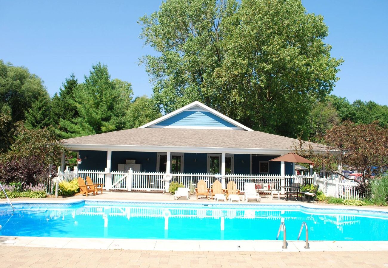 Outdoor pool and clubhouse at Woodland Harbor marina