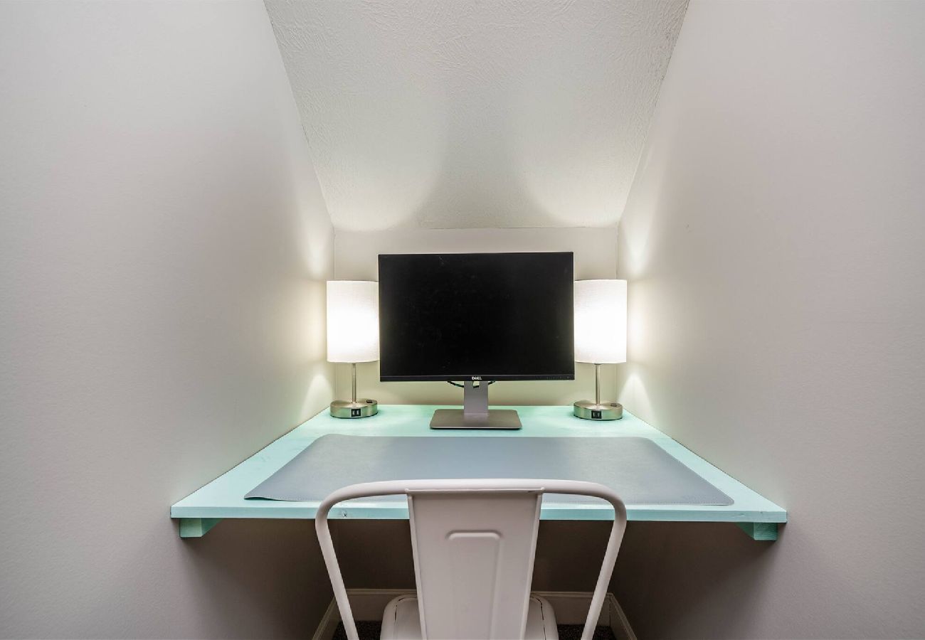 Compact basement workspace 