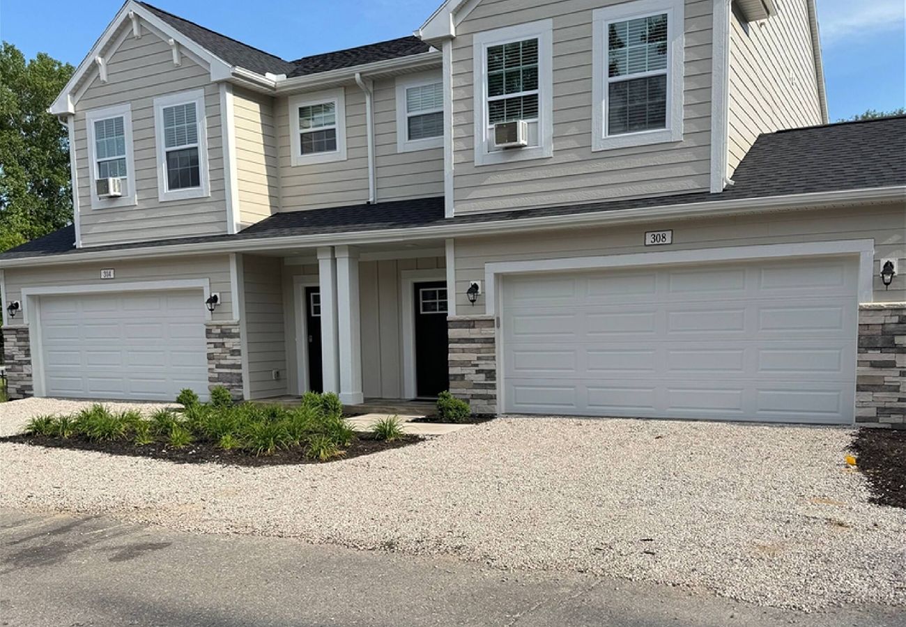 Poolside Breeze-South Haven Mi, Bluewater Vacation Rentals